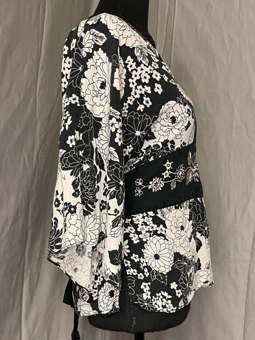 Vintage Y2K Silk Saint Tropez West Black & White Floral Kimono Style Tunic - Picture 2 of 14